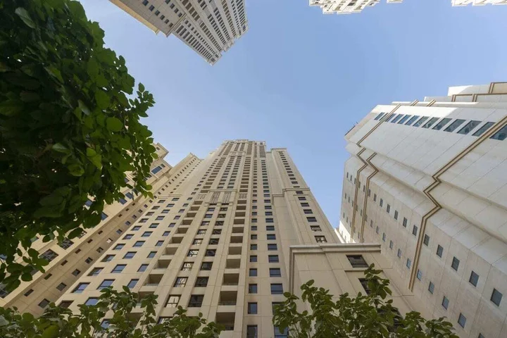 Дубай: Homely Apt Steps Away To the Beach, Jbr