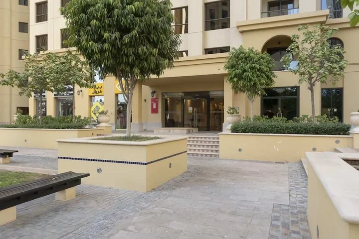 Дубай: Homely Apt Steps Away To the Beach, Jbr