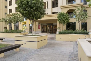 Дубай: Homely Apt Steps Away To the Beach, Jbr