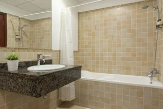 Дубай: Homely Apt Steps Away To the Beach, Jbr