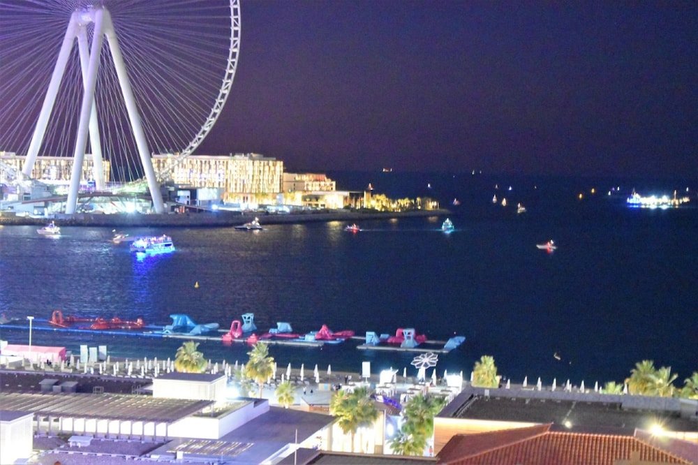 Дубай: I am Heart of JBR