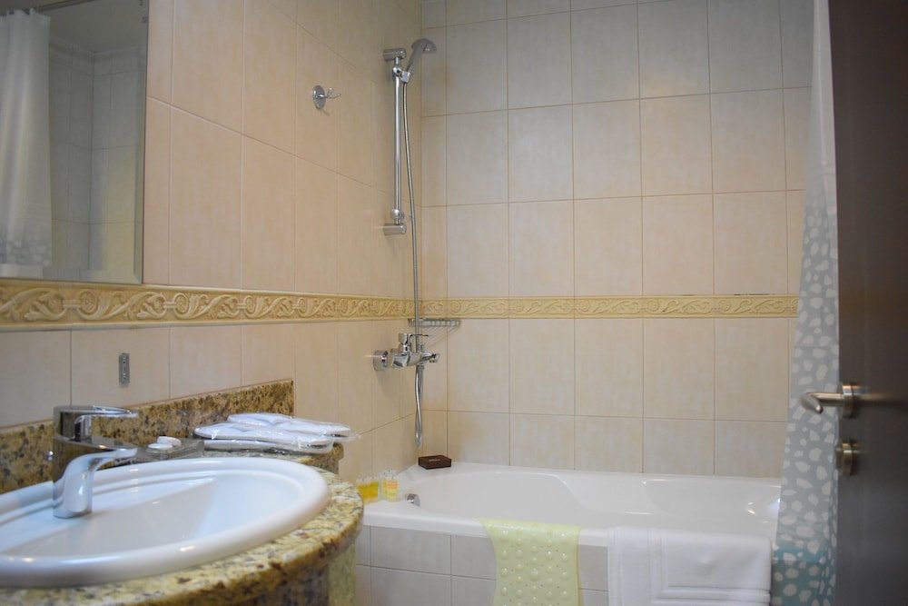 Дубай: Spacious 2 BR Apartment Princess Tower