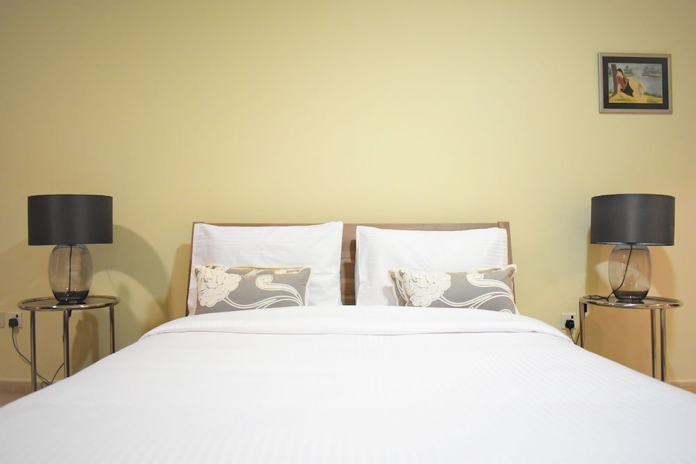 Дубай: Spacious 2 BR Apartment Princess Tower