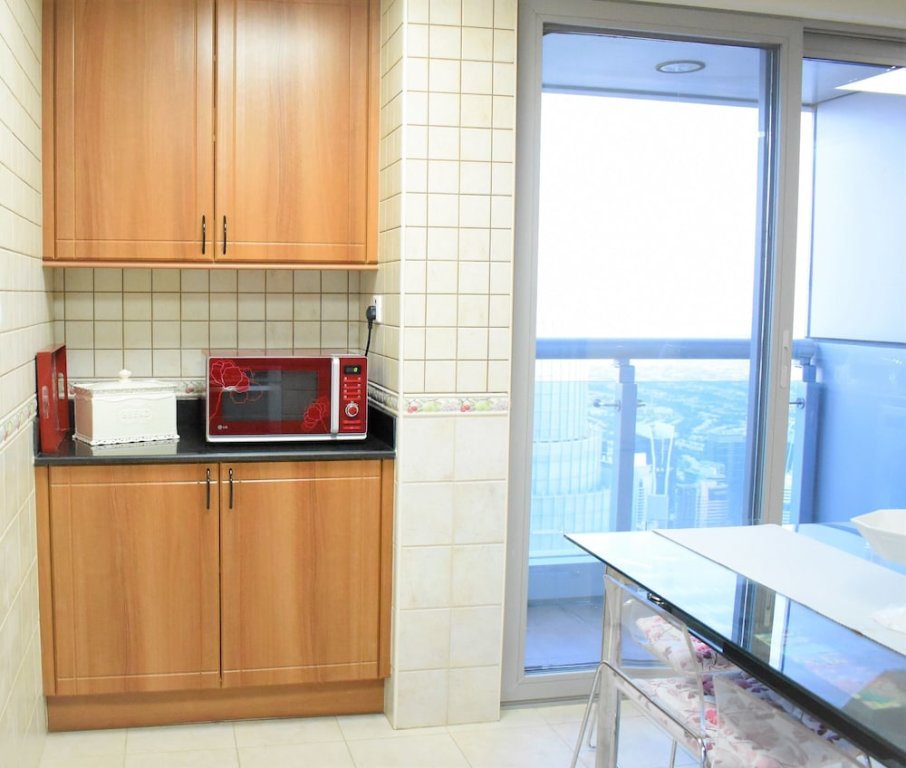 Дубай: Spacious 2 BR Apartment Princess Tower