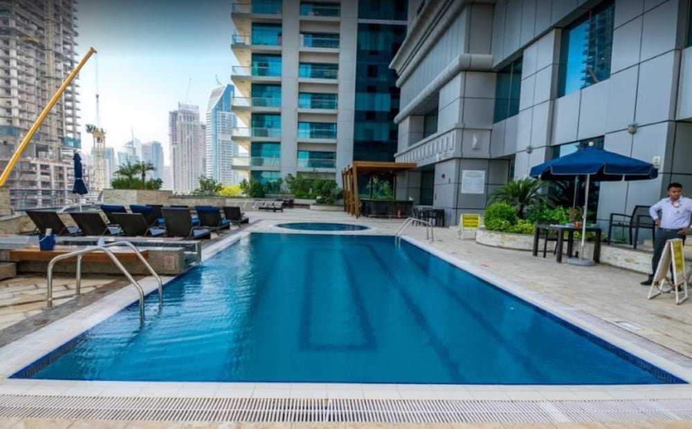 Дубай: Spacious 2 BR Apartment Princess Tower