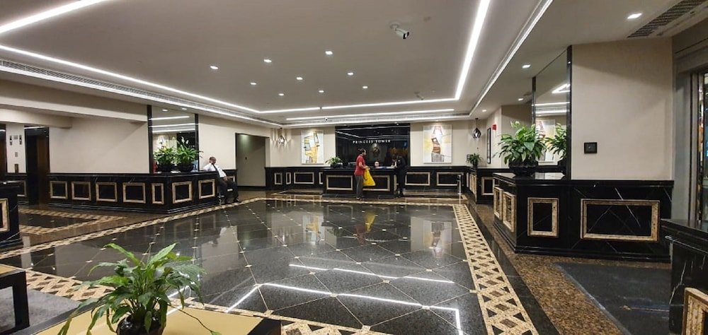 Дубай: Spacious 2 BR Apartment Princess Tower