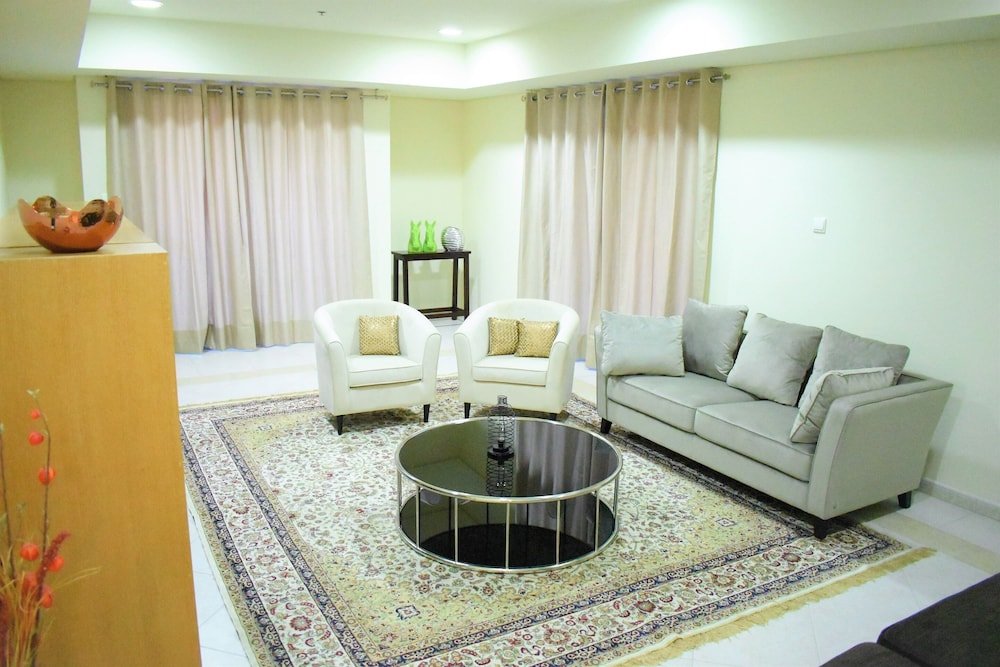 Дубай: Spacious 2 BR Apartment Princess Tower