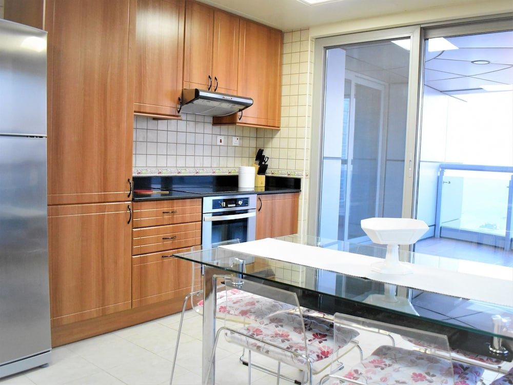 Дубай: Spacious 2 BR Apartment Princess Tower