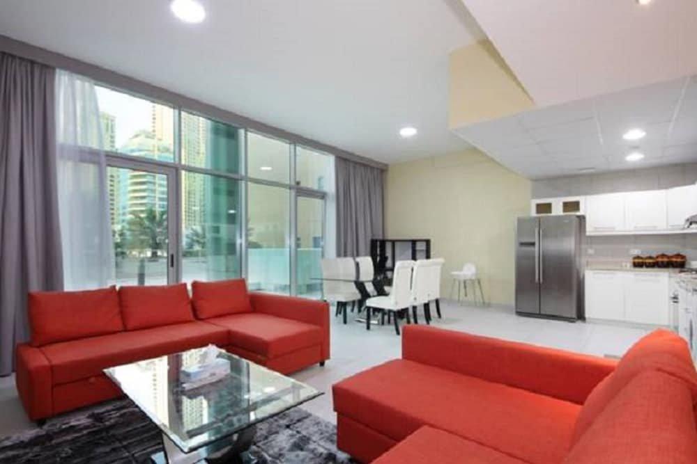 Дубай: Town House In Dubai Marina Walk