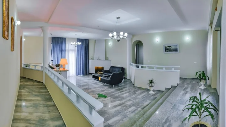 Тбилиси: Westay Hotel