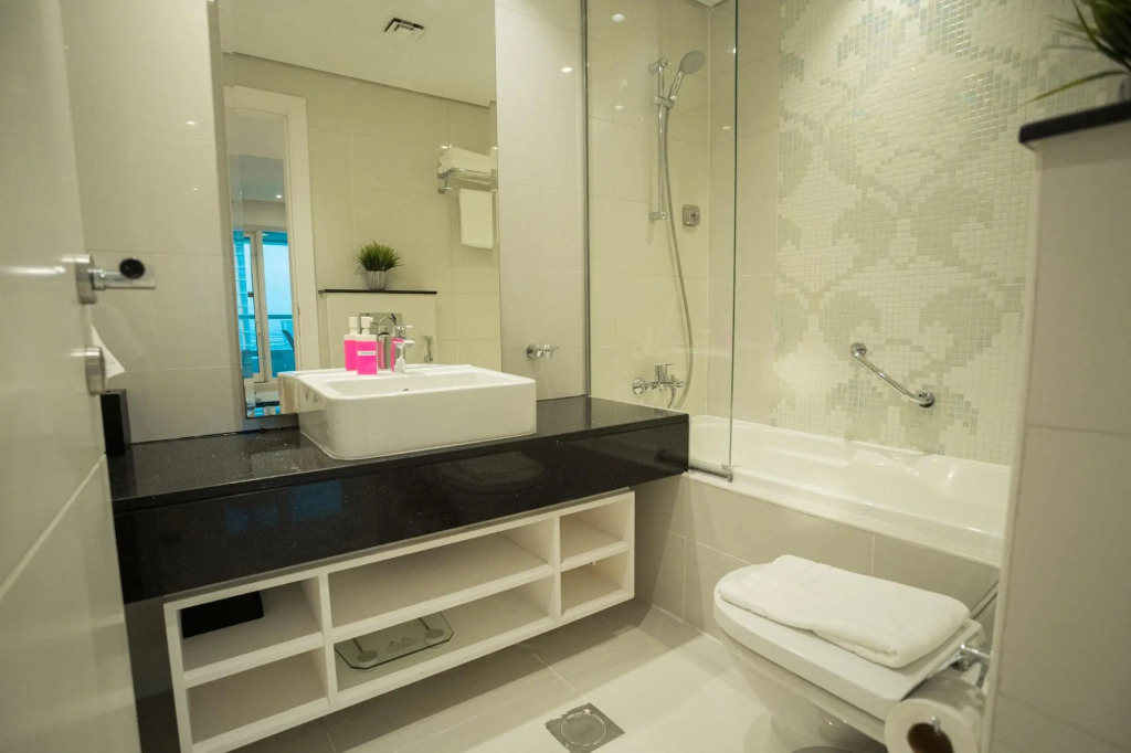 Дубай: OSKENA Vacation Homes - Damac Maison Canal View
