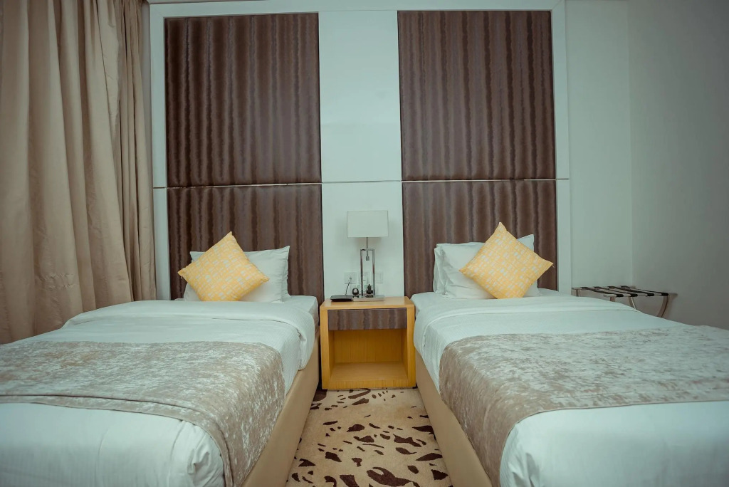 Дубай: OSKENA Vacation Homes - Damac Maison Canal View
