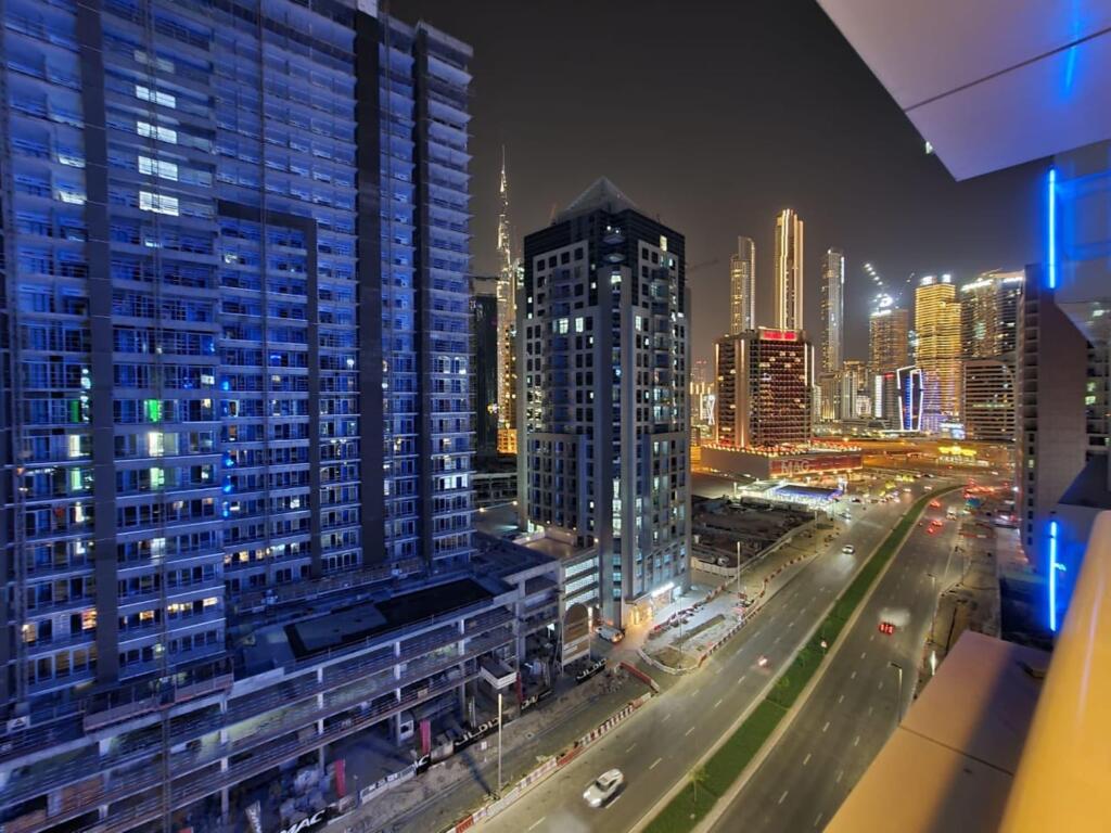 Дубай: OSKENA Vacation Homes - Damac Maison Canal View