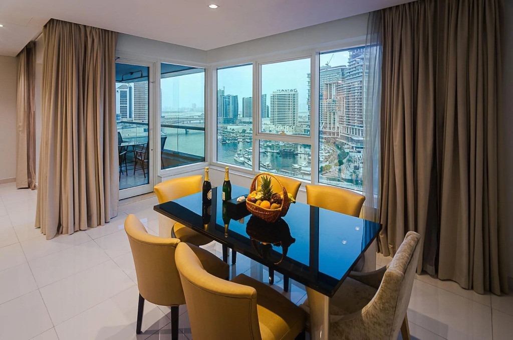 Дубай: OSKENA Vacation Homes - Damac Maison Canal View
