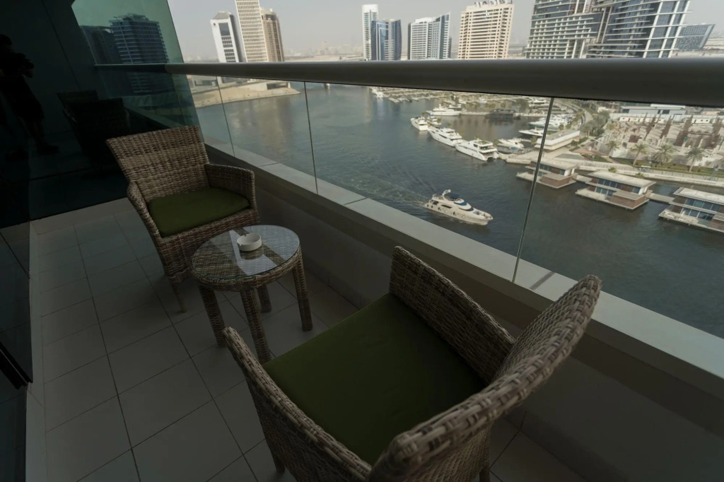 Дубай: OSKENA Vacation Homes - Damac Maison Canal View