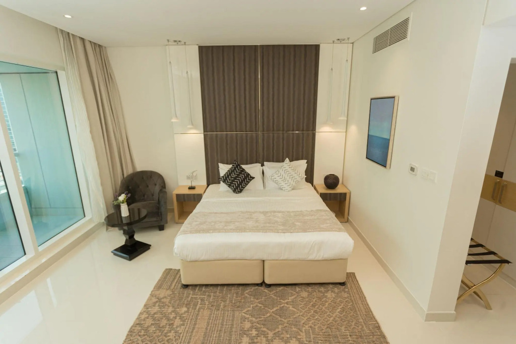 Дубай: OSKENA Vacation Homes - Damac Maison Canal View