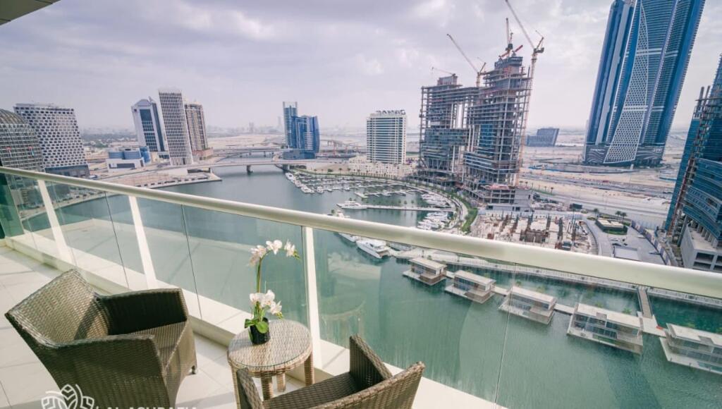 Дубай: OSKENA Vacation Homes - Damac Maison Canal View