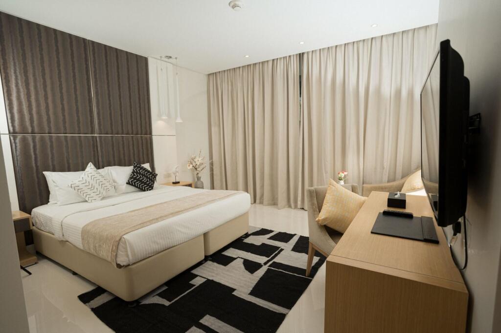 Дубай: OSKENA Vacation Homes - Damac Maison Canal View