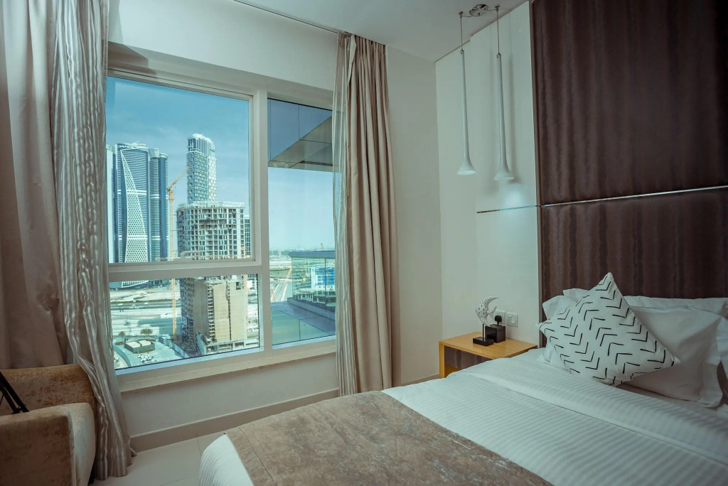 Дубай: OSKENA Vacation Homes - Damac Maison Canal View