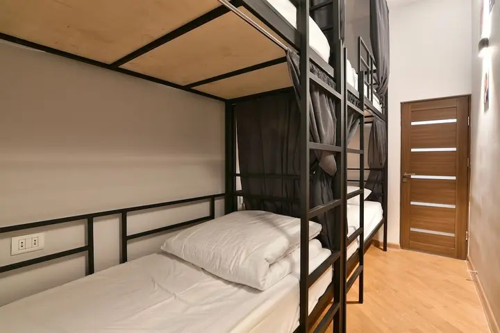 Ереван: UPstairs Apart - Hostel