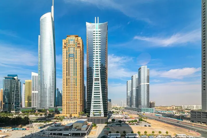 Дубай: Driven Holiday Homes  Icon Tower 2 JLT