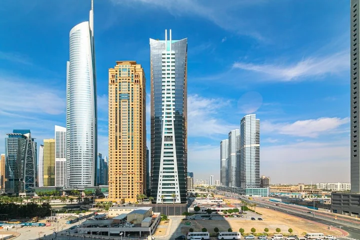 Дубай: Driven Holiday Homes  Icon Tower 2 JLT