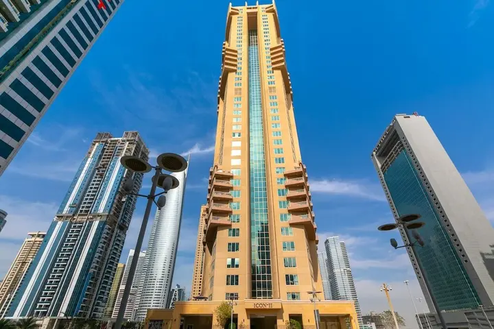 Дубай: Driven Holiday Homes  Icon Tower 2 JLT
