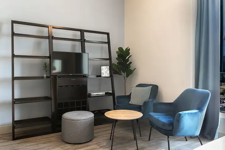 Дубай: Driven Holiday Homes  Icon Tower 2 JLT
