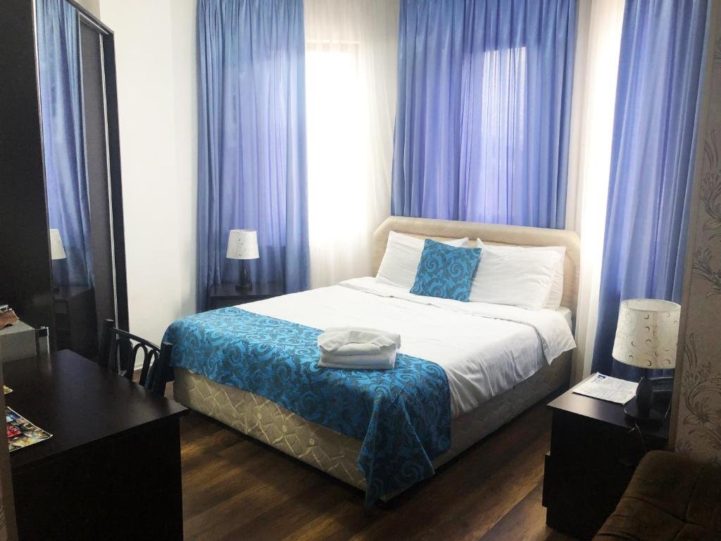 Тбилиси: AIA Hotel