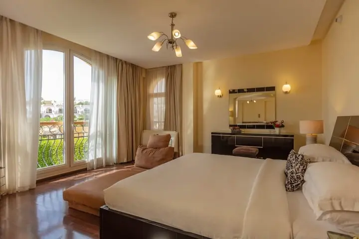 Шарм-эш-Шейх (Шарм-эль-Шейх): A 4 Bedroom Contemporary Villa is Furnished With Luxe Imported Italian Furniture