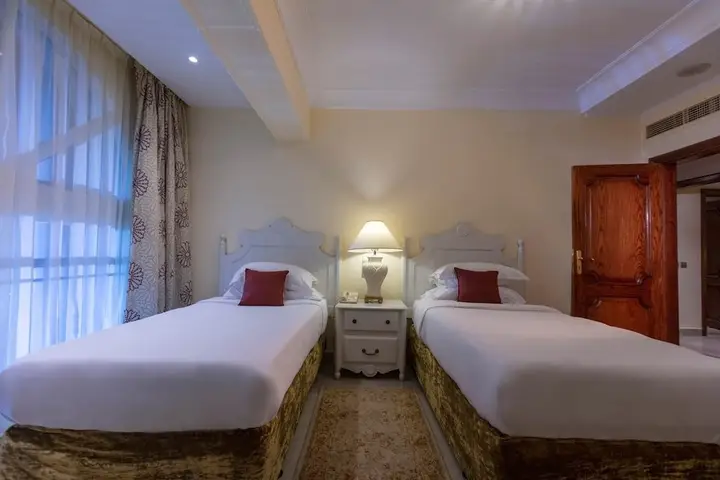 A 4 Bedroom Contemporary Villa is Furnished With Luxe Imported Italian Furniture — фото 6