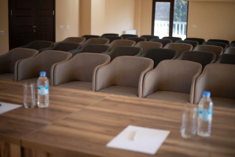Бакуриани: Hilltop Bakuriani
