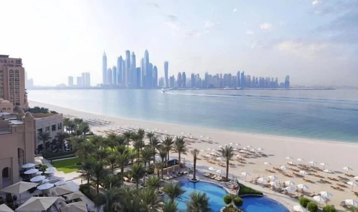 Дубай: Luxury 2BR Apt Beach Club Full Sea View