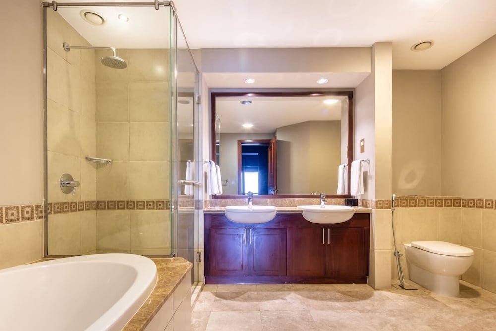 Дубай: Luxury 2BR Apt Beach Club Full Sea View