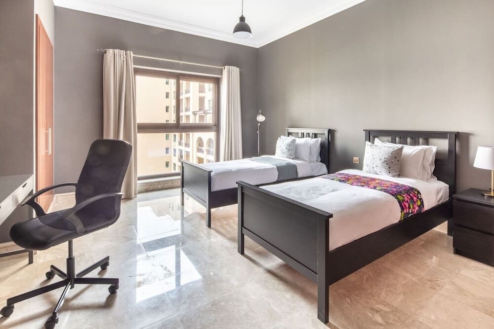 Дубай: Luxury 2BR Apt Beach Club Full Sea View