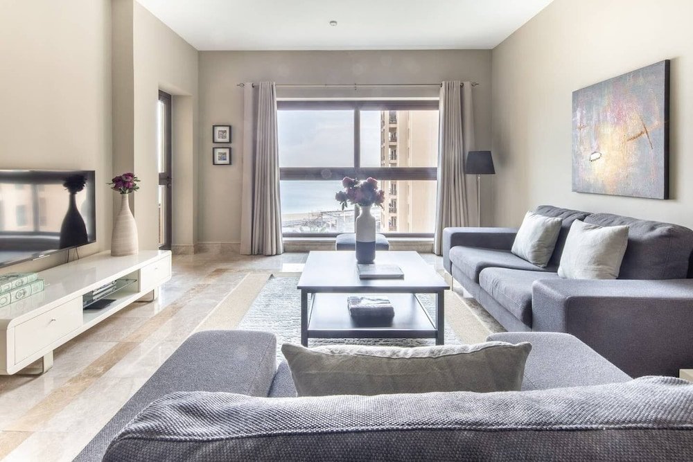 Дубай: Luxury 2BR Apt Beach Club Full Sea View