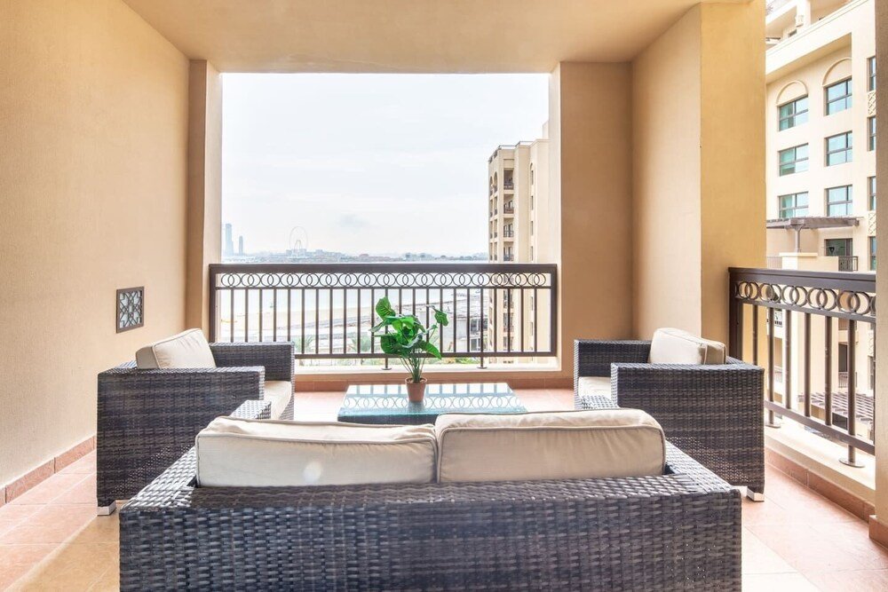 Дубай: Luxury 2BR Apt Beach Club Full Sea View