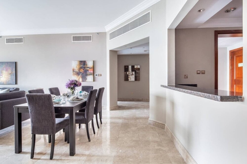 Дубай: Luxury 2BR Apt Beach Club Full Sea View