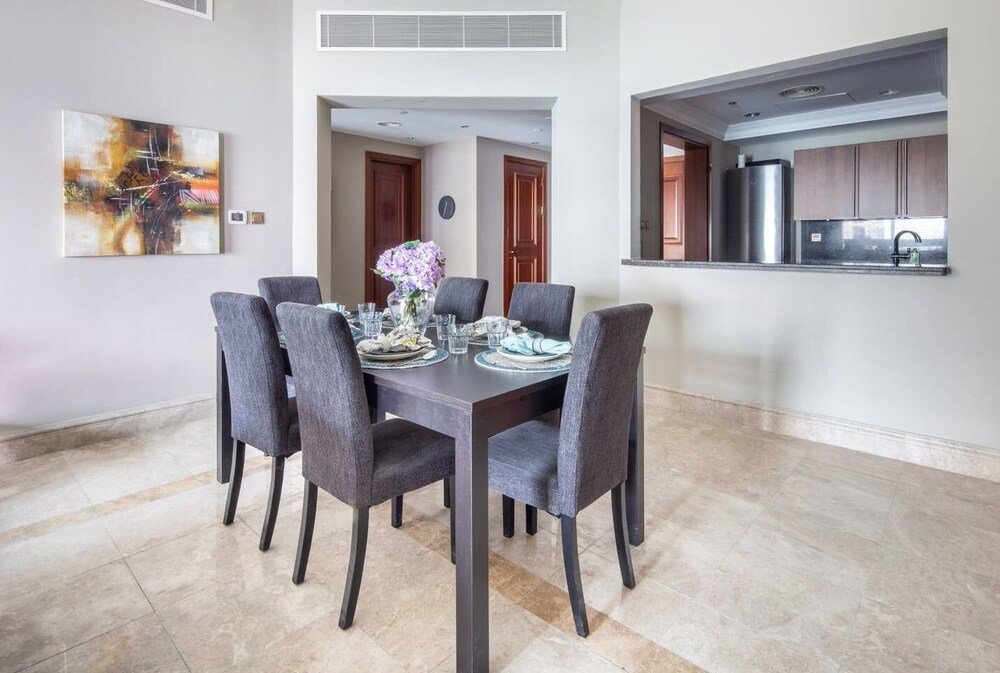 Дубай: Luxury 2BR Apt Beach Club Full Sea View