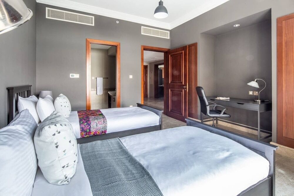 Дубай: Luxury 2BR Apt Beach Club Full Sea View