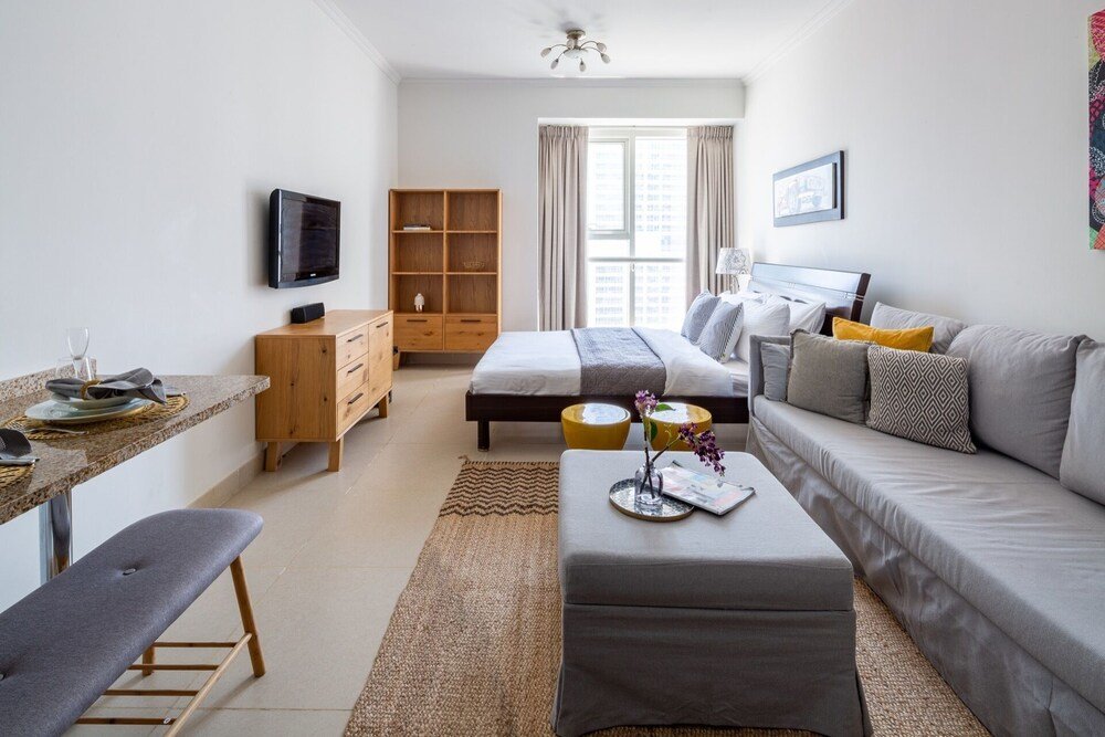 Дубай: Prime Studio With Scenic Water Views in Jlt!