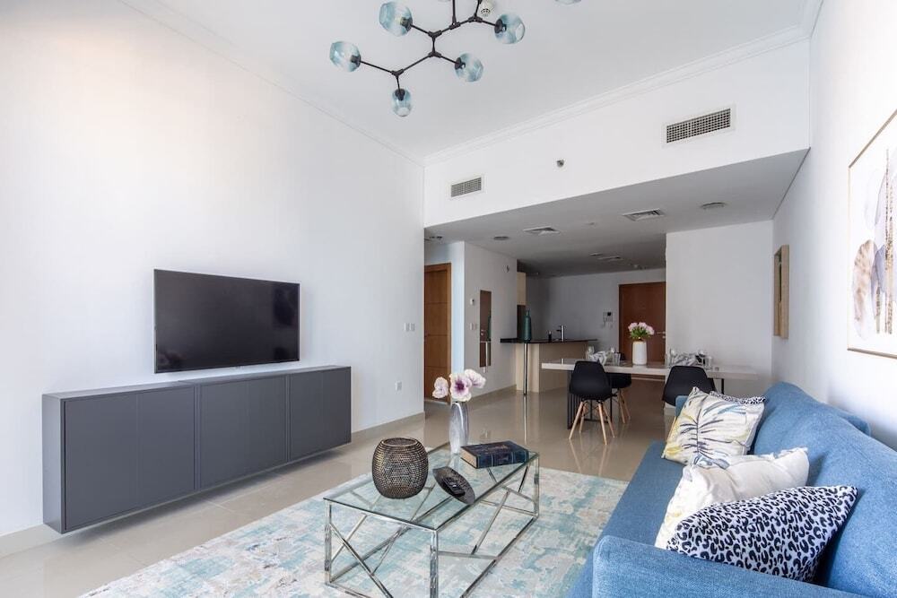 Дубай: Sophisticated 1BR Apartment in Dubai Marina