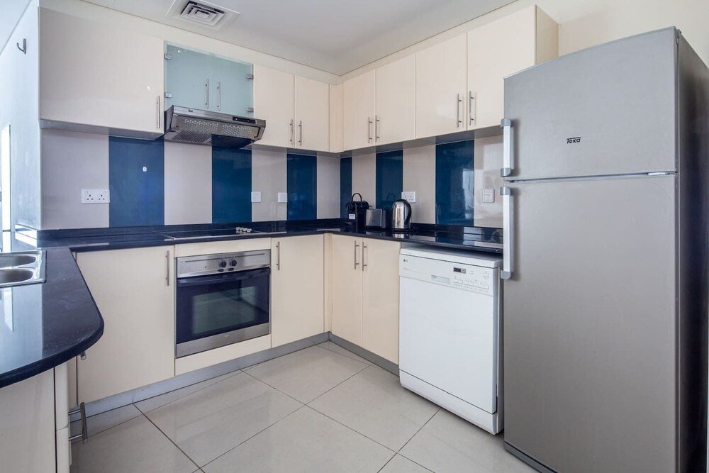 Дубай: Sophisticated 1BR Apartment in Dubai Marina