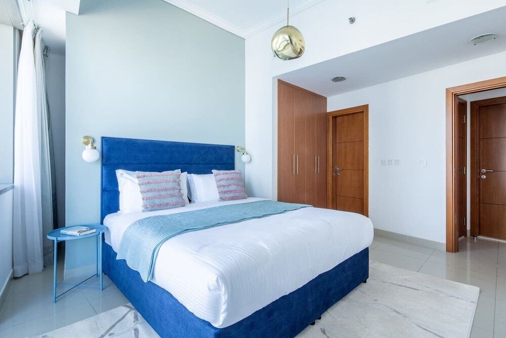 Дубай: Sophisticated 1BR Apartment in Dubai Marina
