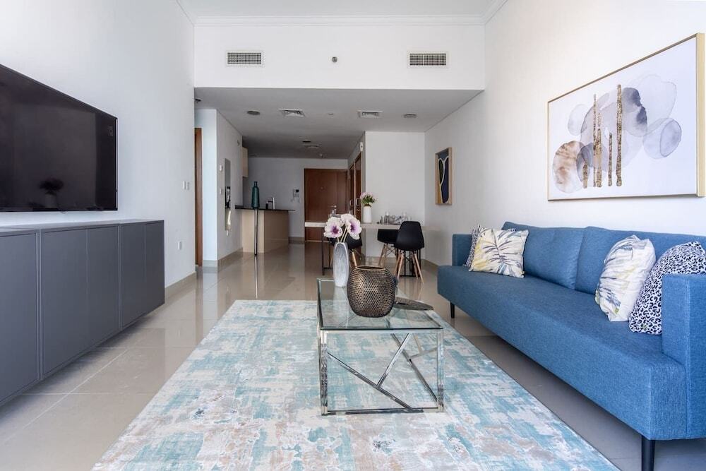 Дубай: Sophisticated 1BR Apartment in Dubai Marina