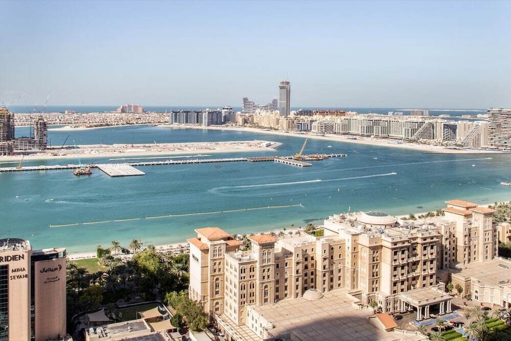 Дубай: Sophisticated 1BR Apartment in Dubai Marina