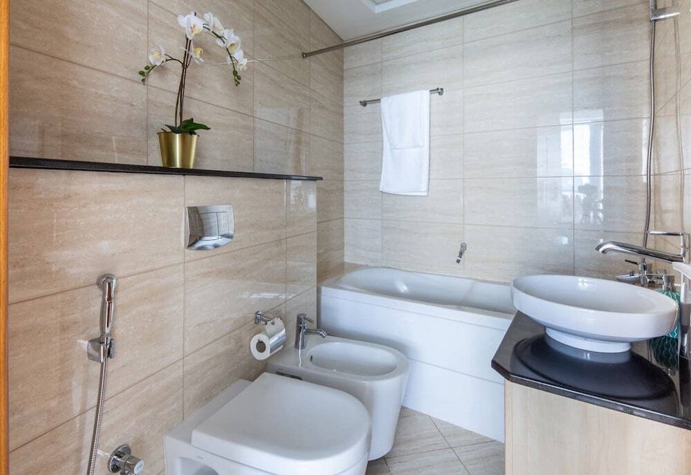 Дубай: Sophisticated 1BR Apartment in Dubai Marina