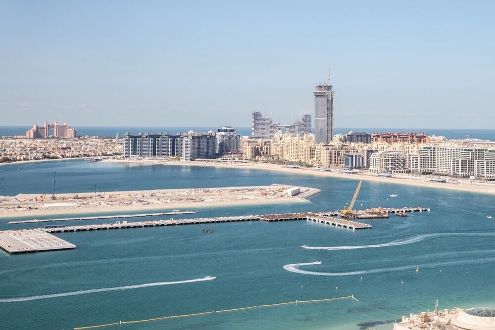 Дубай: Sophisticated 1BR Apartment in Dubai Marina
