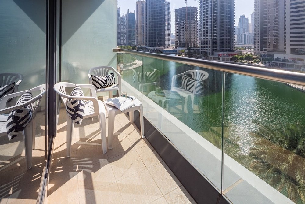 Дубай: Spacious + Modern Studio in JLT - Sleeps 3