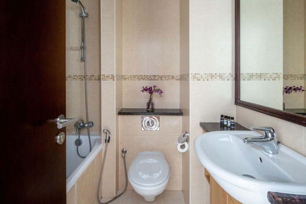 Дубай: Spacious + Modern Studio in JLT - Sleeps 3
